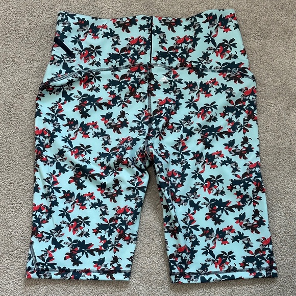 NWT Adidas x Stella McCartney Cycling Floral Shorts Blue/Multicolor Size L - Picture 4 of 11
